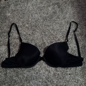 Black women’s bra size 34B